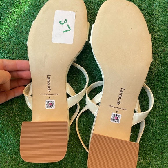 NEW Larroude|| Tinx Block In Ivory Patent Leather Heels Sandals Size 9 - Picture 6 of 8